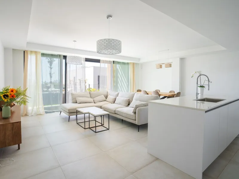 Elegant modern townhouse 500 m from the sea: comfort, style, and nature