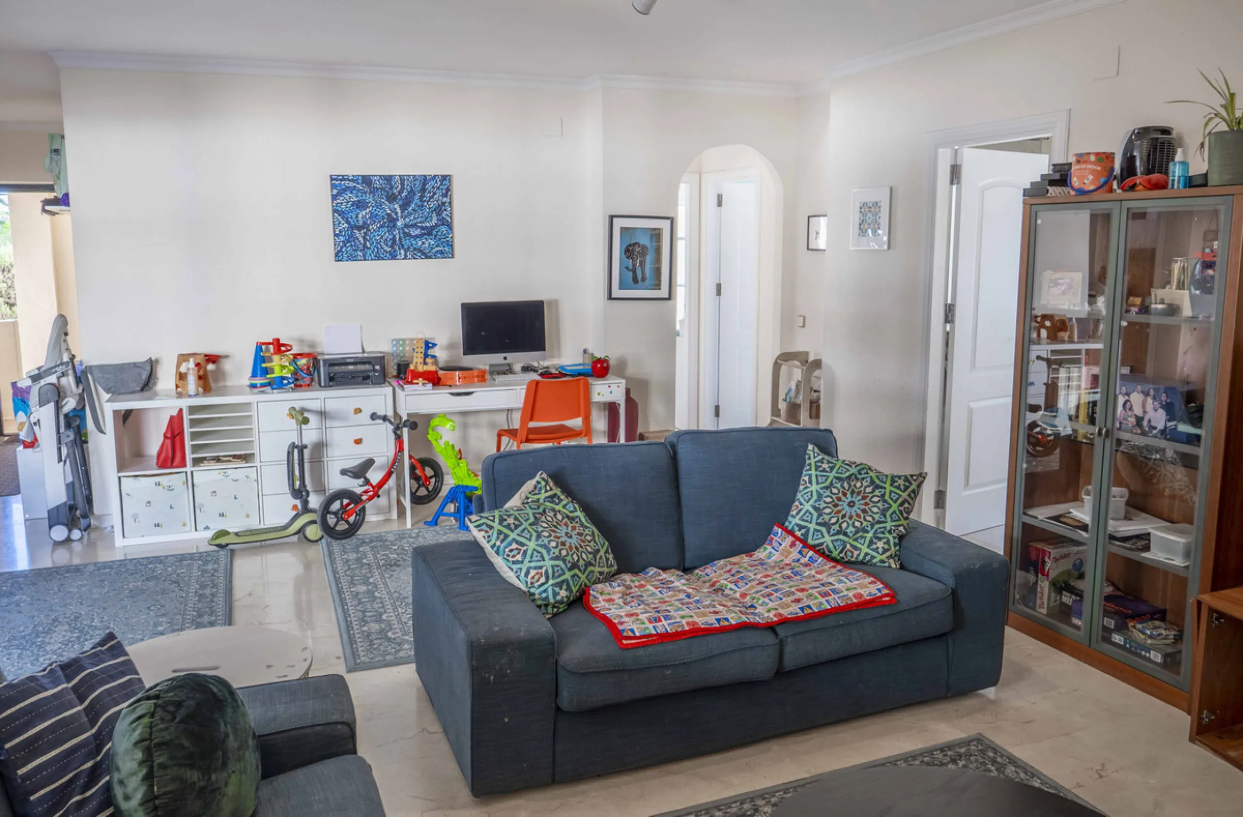 Apartment - Middle Floor Apartment в продаже в Estepona, Málaga. В доме 3 спален и 2 ванных комнат. Площадь дома 141 м²