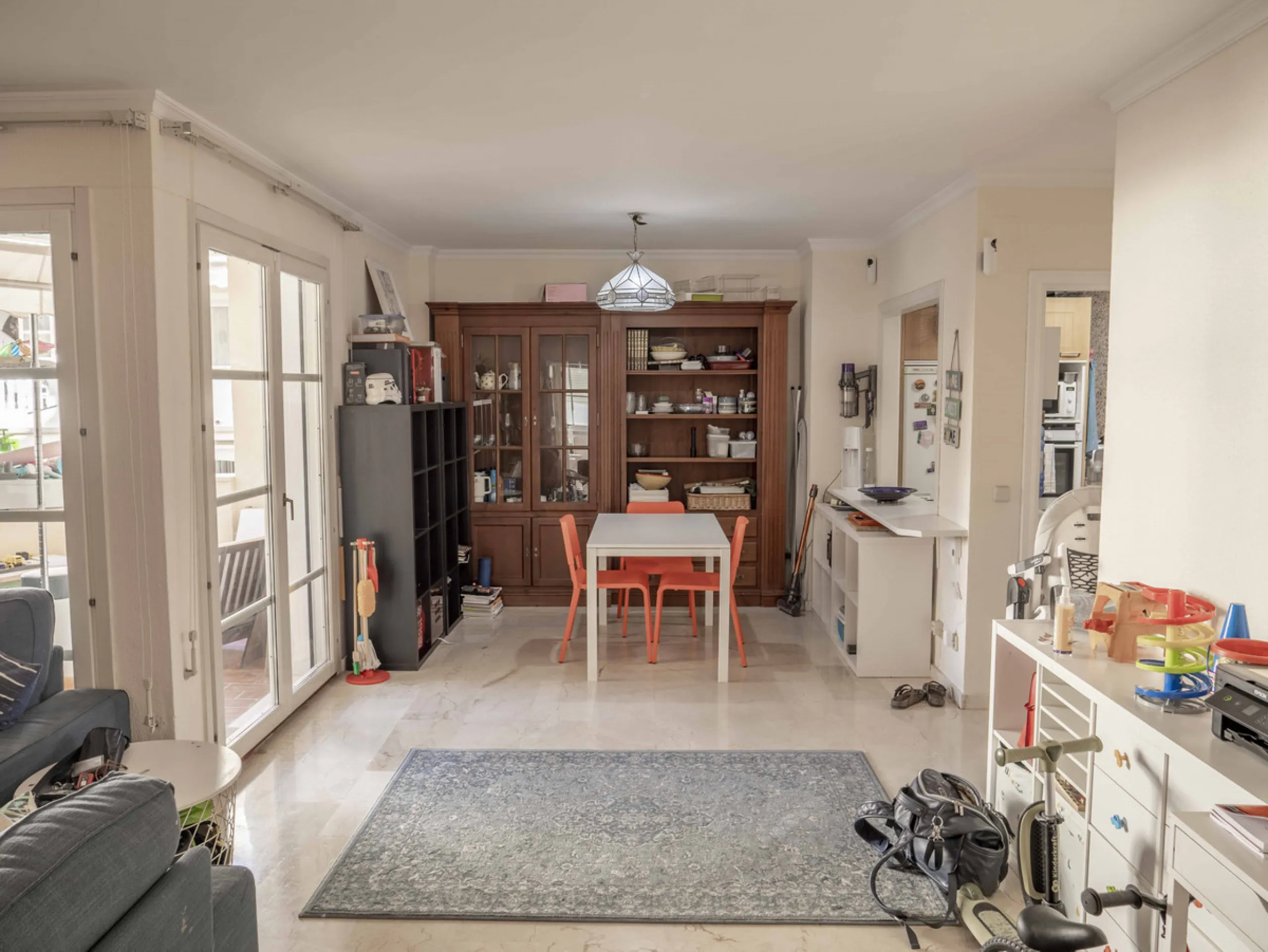 Apartment - Middle Floor Apartment в продаже в Estepona, Málaga. В доме 3 спален и 2 ванных комнат. Площадь дома 141 м²