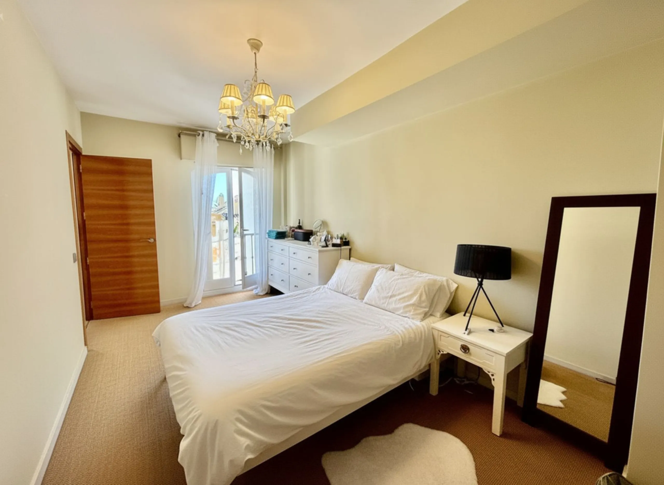 Duplex-Wohnung mit Südbalkonen, Solarium, Stellplatz und Abstellraum in Rocamar, Nagüeles, Marbella. Schnell zu verkaufen für nur 465.000 €