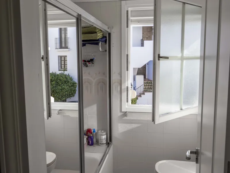 Apartment - Middle Floor Apartment в продаже в Estepona, Málaga. В доме 3 спален и 2 ванных комнат. Площадь дома 141 м²
