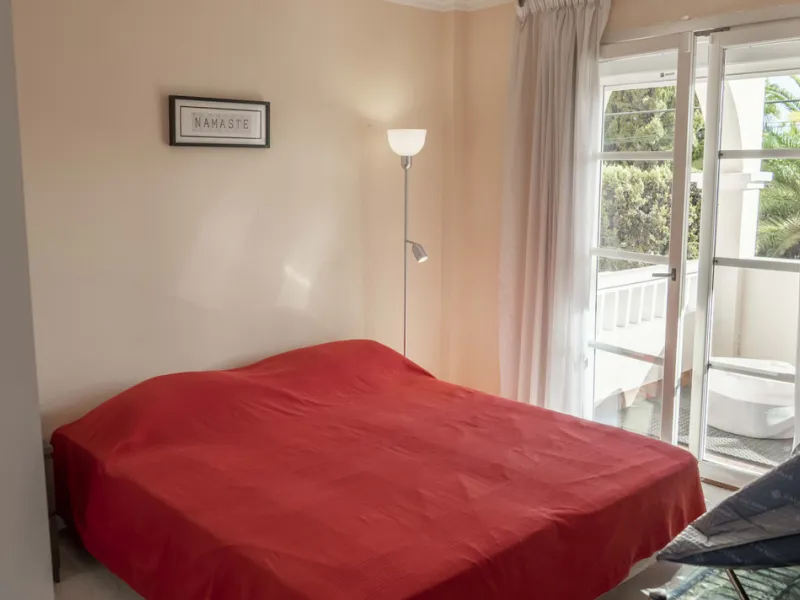 Apartment - Middle Floor Apartment в продаже в Estepona, Málaga. В доме 3 спален и 2 ванных комнат. Площадь дома 141 м²