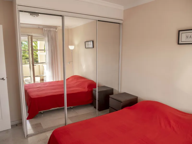 Apartment - Middle Floor Apartment в продаже в Estepona, Málaga. В доме 3 спален и 2 ванных комнат. Площадь дома 141 м²