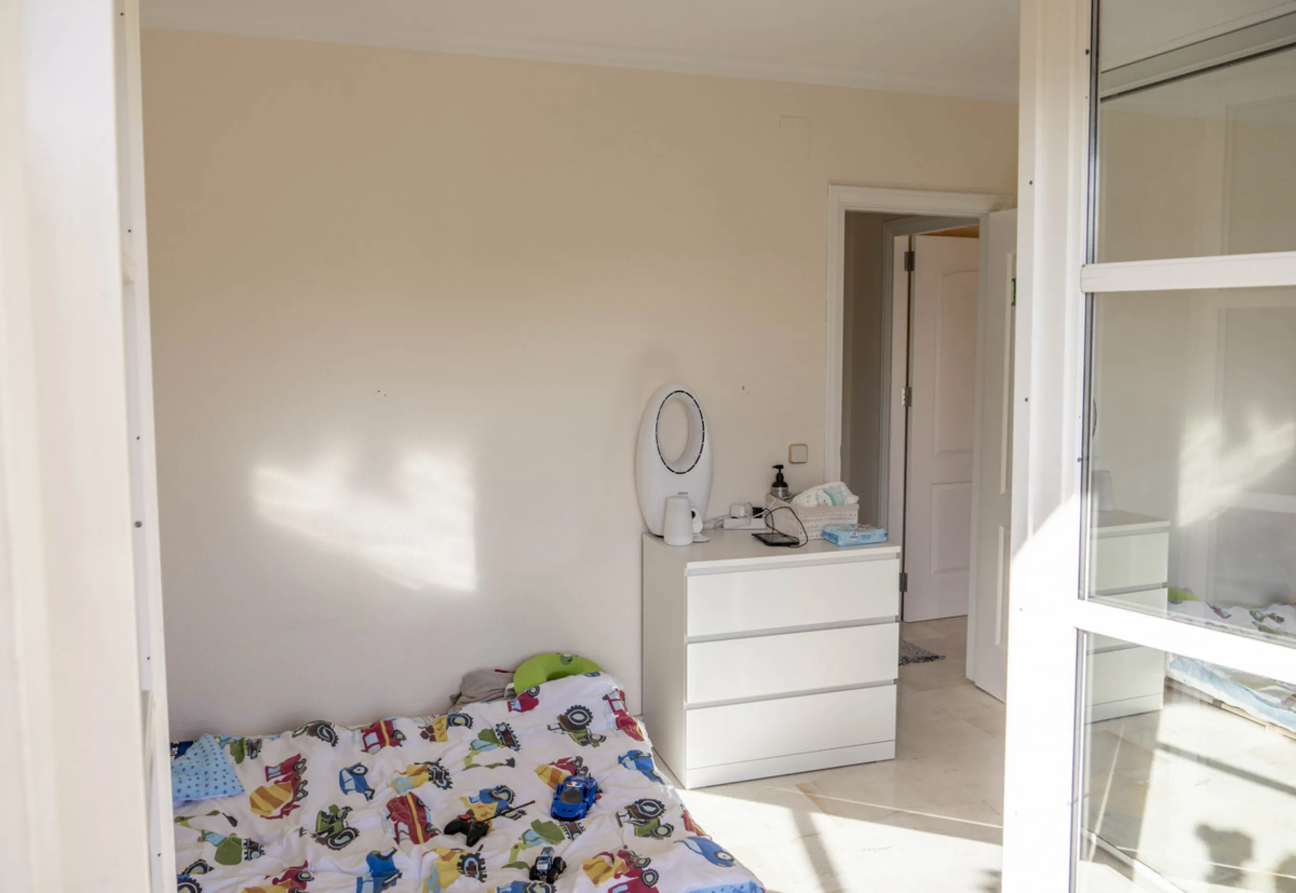 Apartment - Middle Floor Apartment в продаже в Estepona, Málaga. В доме 3 спален и 2 ванных комнат. Площадь дома 141 м²
