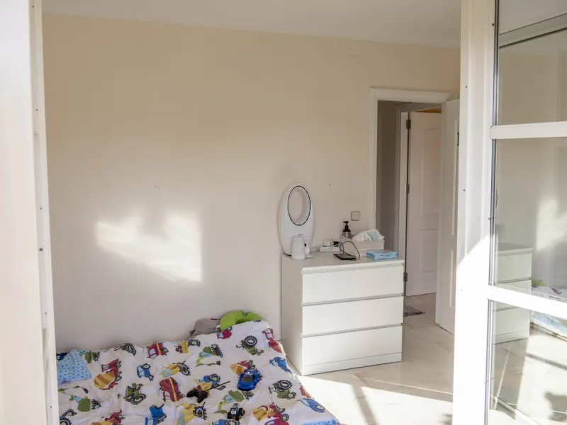 Apartment - Middle Floor Apartment в продаже в Estepona, Málaga. В доме 3 спален и 2 ванных комнат. Площадь дома 141 м²
