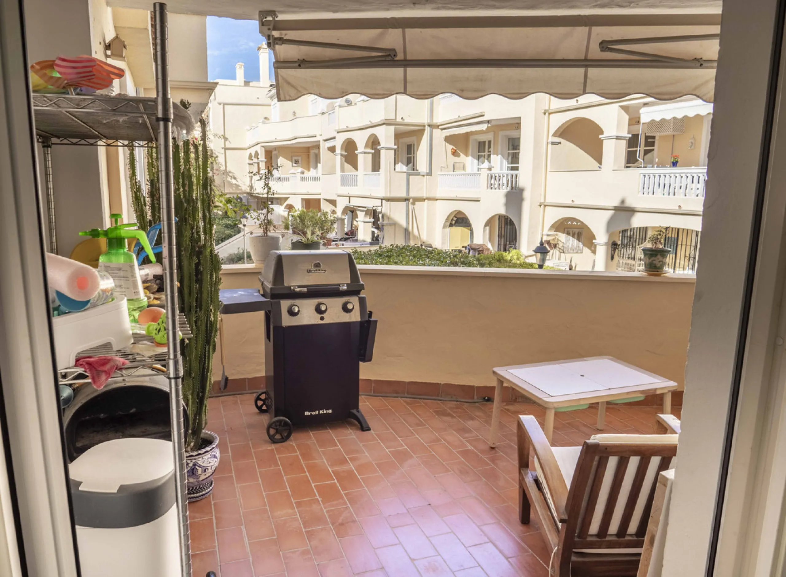 Apartment - Middle Floor Apartment в продаже в Estepona, Málaga. В доме 3 спален и 2 ванных комнат. Площадь дома 141 м²