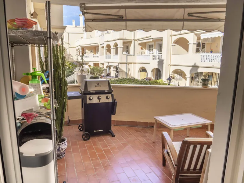 Apartment - Middle Floor Apartment в продаже в Estepona, Málaga. В доме 3 спален и 2 ванных комнат. Площадь дома 141 м²