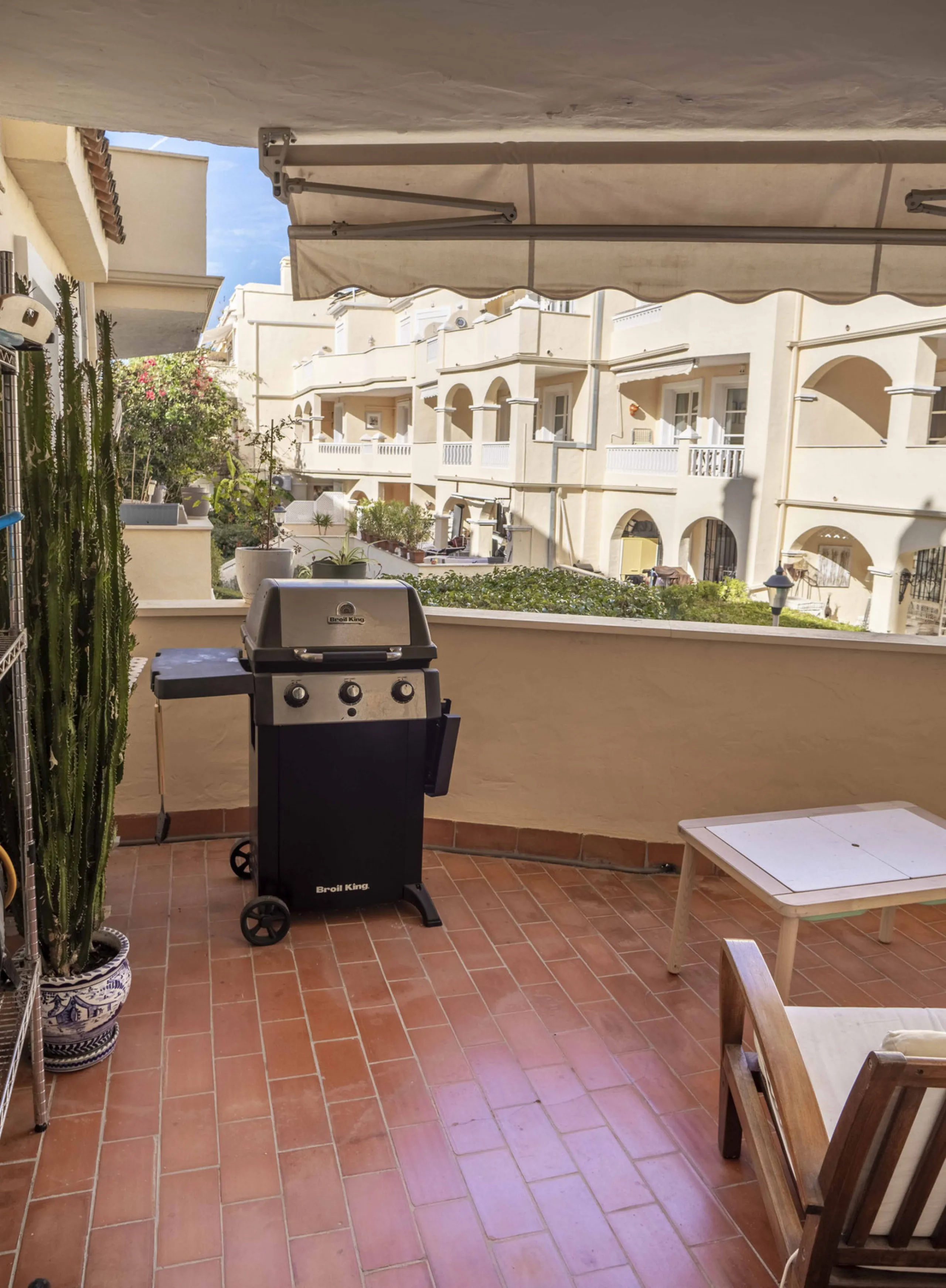 Apartment - Middle Floor Apartment в продаже в Estepona, Málaga. В доме 3 спален и 2 ванных комнат. Площадь дома 141 м²