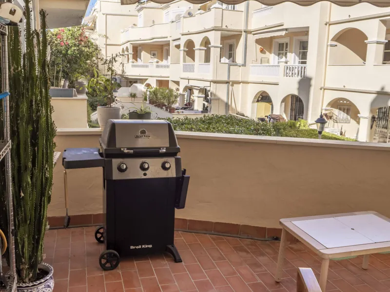 Apartment - Middle Floor Apartment в продаже в Estepona, Málaga. В доме 3 спален и 2 ванных комнат. Площадь дома 141 м²