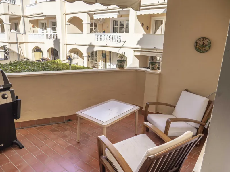 Apartment - Middle Floor Apartment в продаже в Estepona, Málaga. В доме 3 спален и 2 ванных комнат. Площадь дома 141 м²