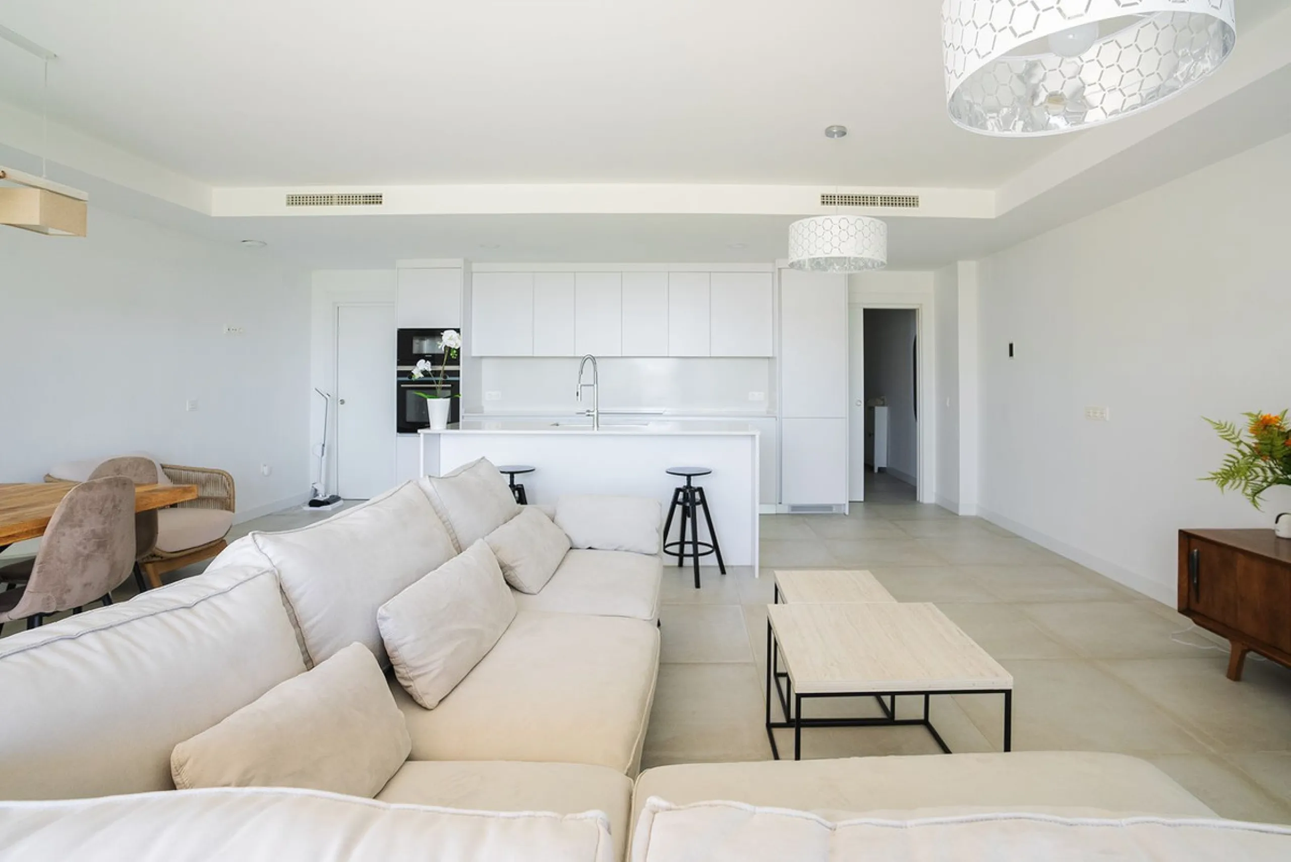 Elegant modern townhouse 500 m from the sea: comfort, style, and nature