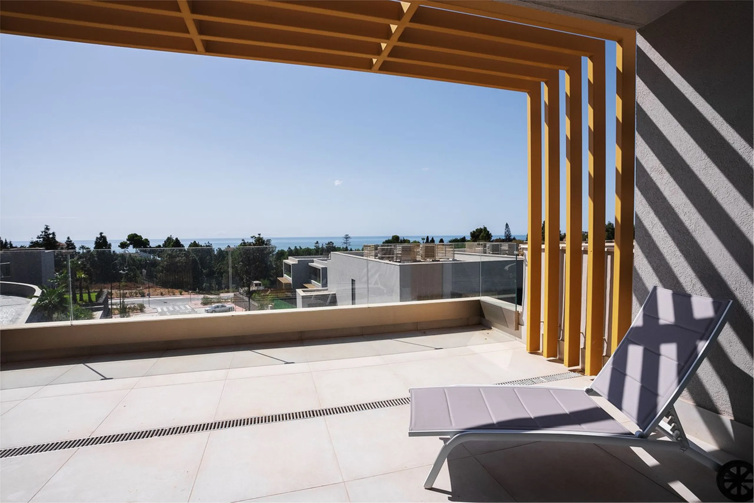 Elegant modern townhouse 500 m from the sea: comfort, style, and nature