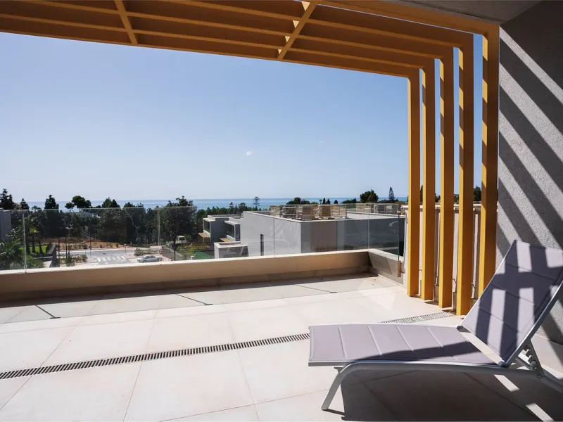 Elegant modern townhouse 500 m from the sea: comfort, style, and nature