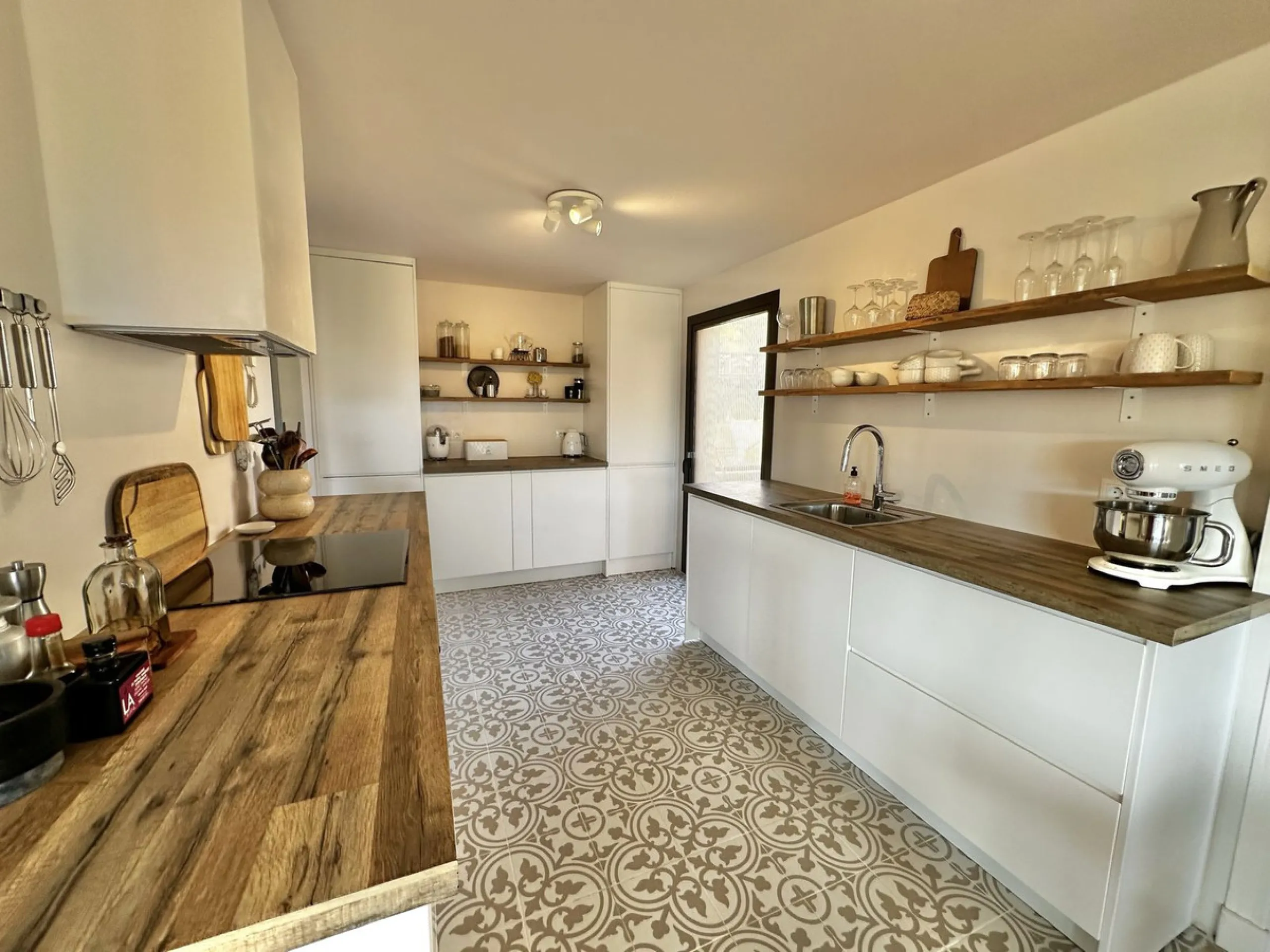 Stunning refurbished corner penthouse for sale in Coto Real La Duquesa, offering a rare opportunity to own a luxury three bedroom penthouse on the Costa del Sol. This exceptional property features panoramic sea views and golf views, making it an ideal cho