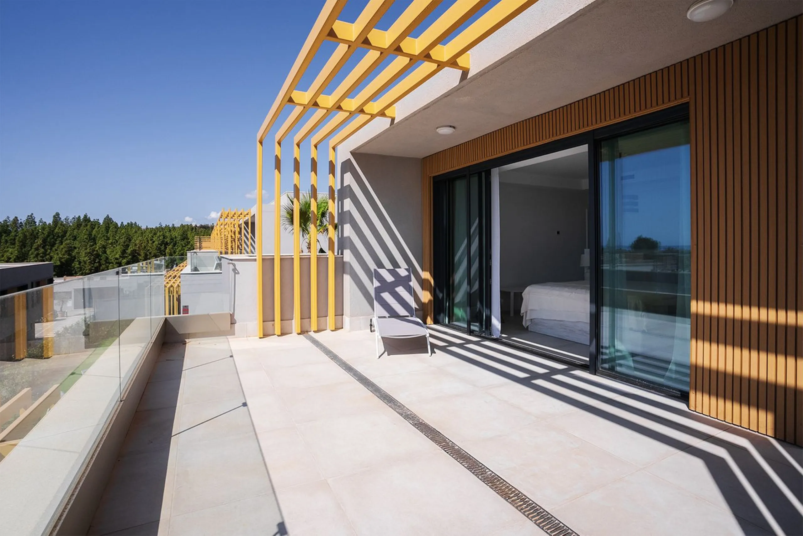 Elegant modern townhouse 500 m from the sea: comfort, style, and nature