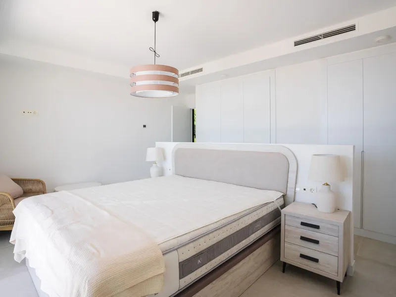 Elegant modern townhouse 500 m from the sea: comfort, style, and nature