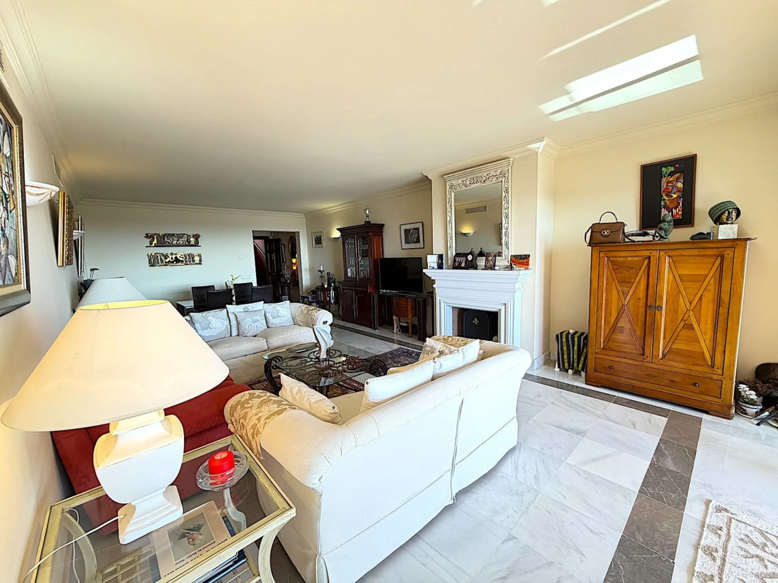 Apartment - Ground Floor Apartment в продаже в Benahavís, Málaga. В доме 2 спален и 2 ванных комнат. Площадь дома 140 м²