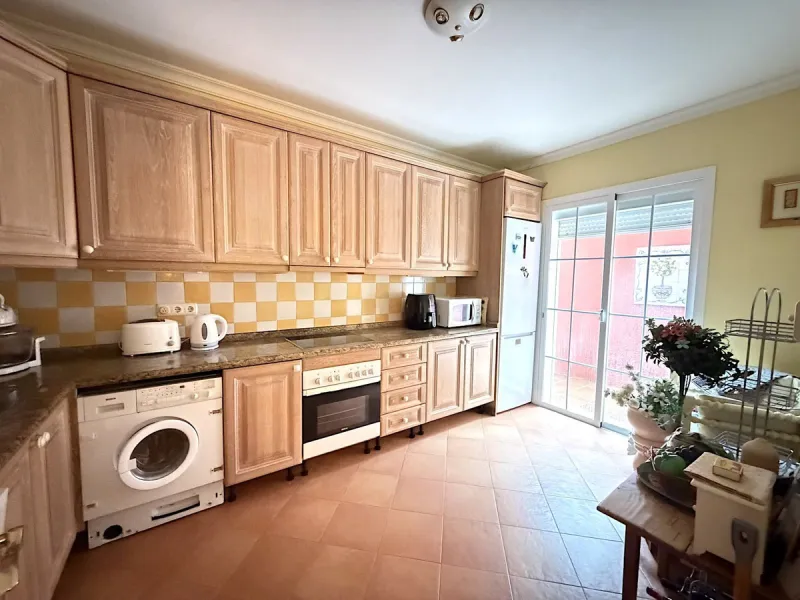 Apartment - Ground Floor Apartment в продаже в Benahavís, Málaga. В доме 2 спален и 2 ванных комнат. Площадь дома 140 м²