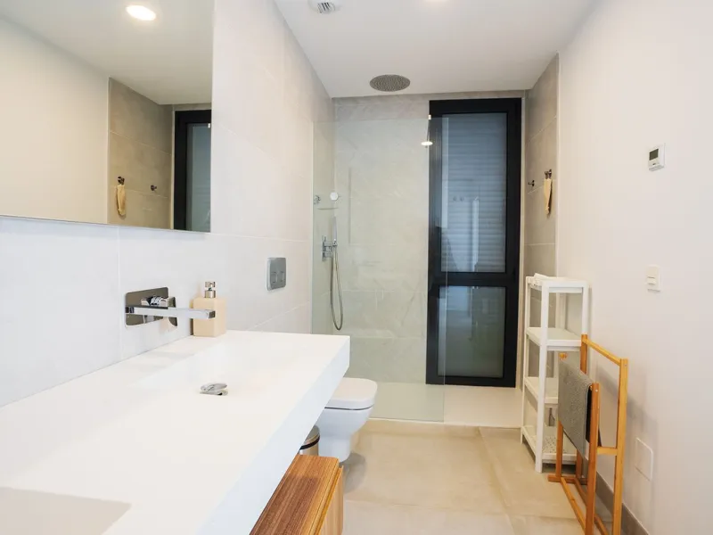 Elegant modern townhouse 500 m from the sea: comfort, style, and nature