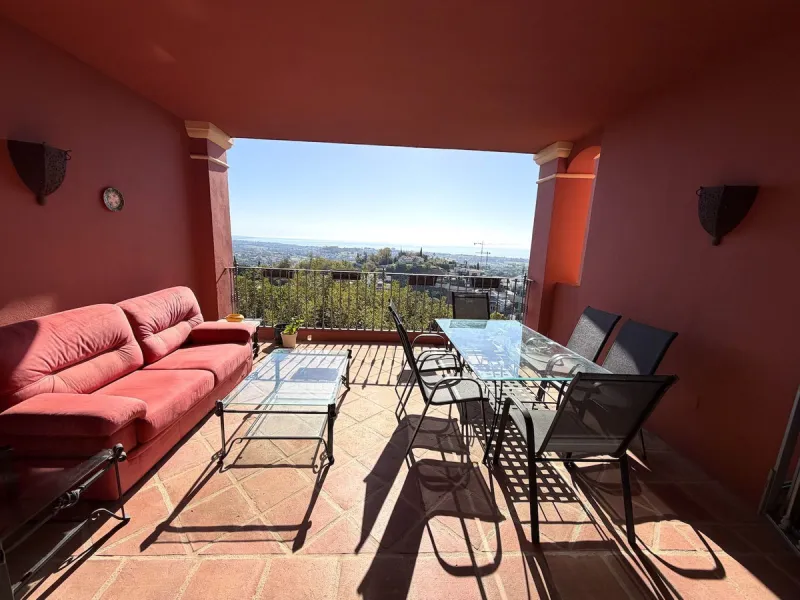 Apartment - Ground Floor Apartment в продаже в Benahavís, Málaga. В доме 2 спален и 2 ванных комнат. Площадь дома 140 м²