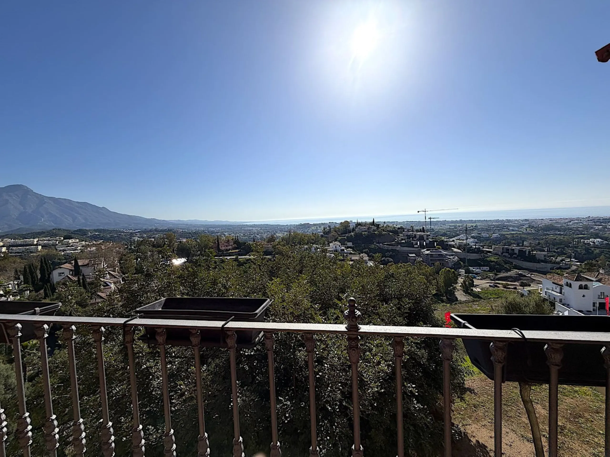Apartment - Ground Floor Apartment в продаже в Benahavís, Málaga. В доме 2 спален и 2 ванных комнат. Площадь дома 140 м²
