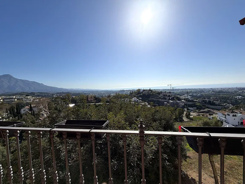 Apartment - Ground Floor Apartment в продаже в Benahavís, Málaga. В доме 2 спален и 2 ванных комнат. Площадь дома 140 м²