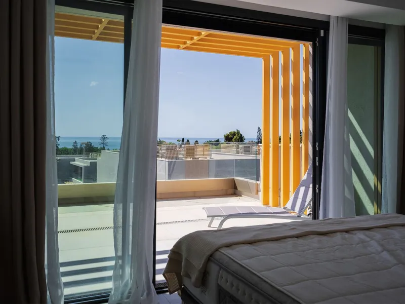 Elegant modern townhouse 500 m from the sea: comfort, style, and nature