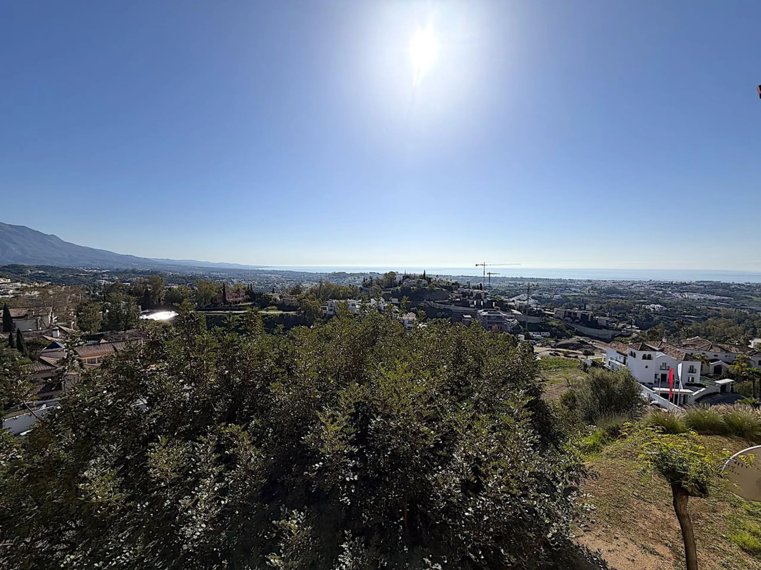 Apartment - Ground Floor Apartment в продаже в Benahavís, Málaga. В доме 2 спален и 2 ванных комнат. Площадь дома 140 м²