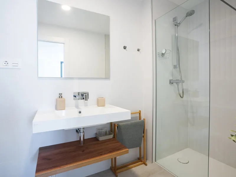Elegant modern townhouse 500 m from the sea: comfort, style, and nature