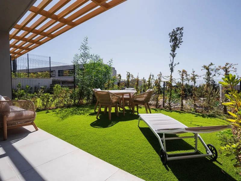 Elegant modern townhouse 500 m from the sea: comfort, style, and nature