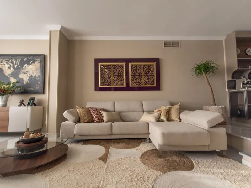 Discover this elegant, fully renovated west-facing townhouse, located in a quiet and well-maintained residential area in the heart of Aloha.