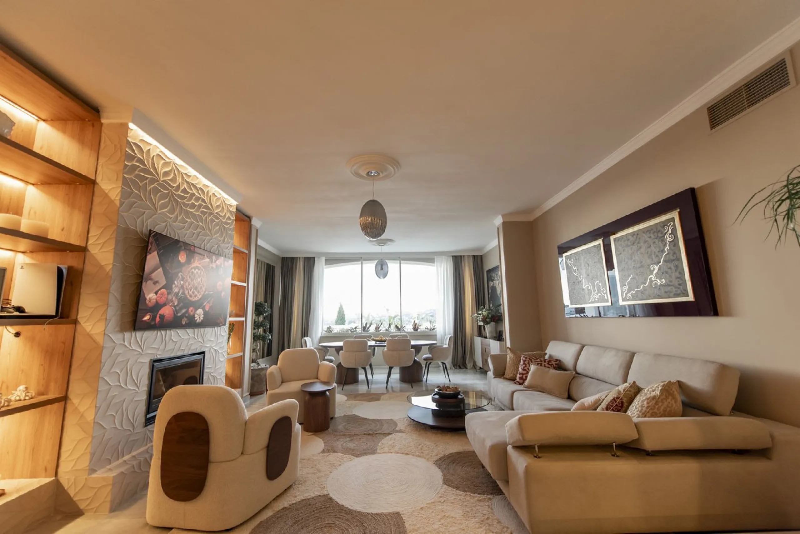 Discover this elegant, fully renovated west-facing townhouse, located in a quiet and well-maintained residential area in the heart of Aloha.
