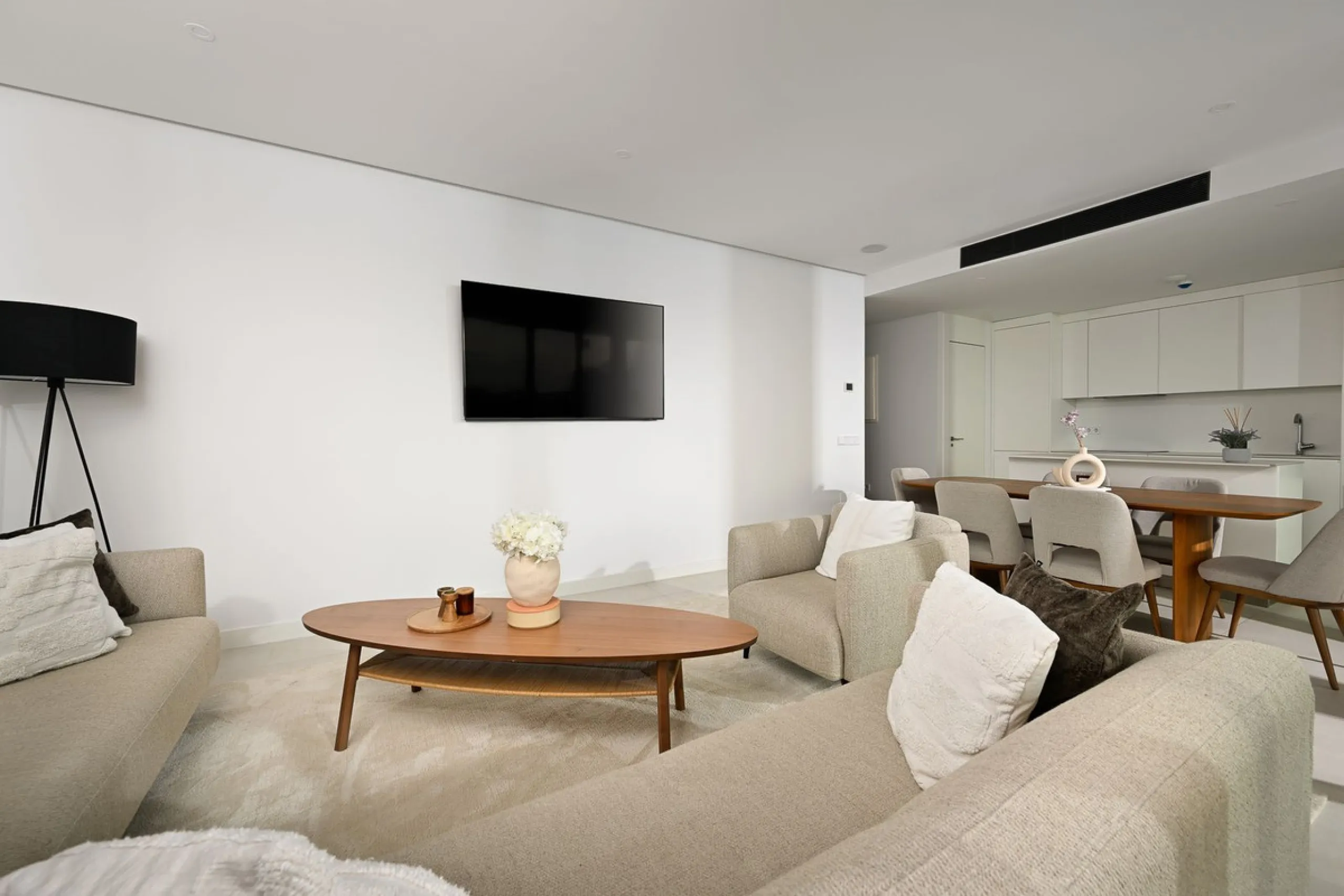 This modern apartment is situated in the sought-after area of El Higueron, Fuengirola, Malaga, offering a blend of comfort, style, and convenience. Boasting two spacious bedrooms and two bathrooms, including a luxurious en-suite, the property provides an 