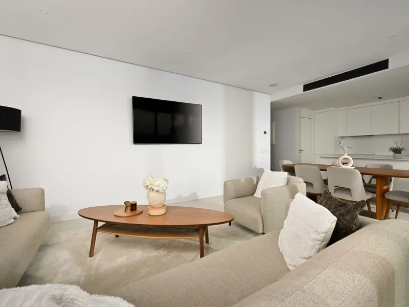 This modern apartment is situated in the sought-after area of El Higueron, Fuengirola, Malaga, offering a blend of comfort, style, and convenience. Boasting two spacious bedrooms and two bathrooms, including a luxurious en-suite, the property provides an 