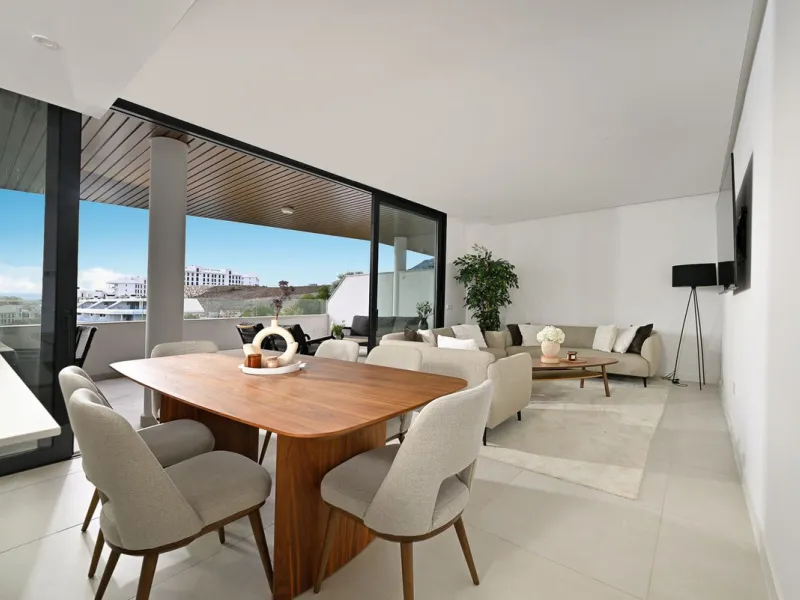 This modern apartment is situated in the sought-after area of El Higueron, Fuengirola, Malaga, offering a blend of comfort, style, and convenience. Boasting two spacious bedrooms and two bathrooms, including a luxurious en-suite, the property provides an 
