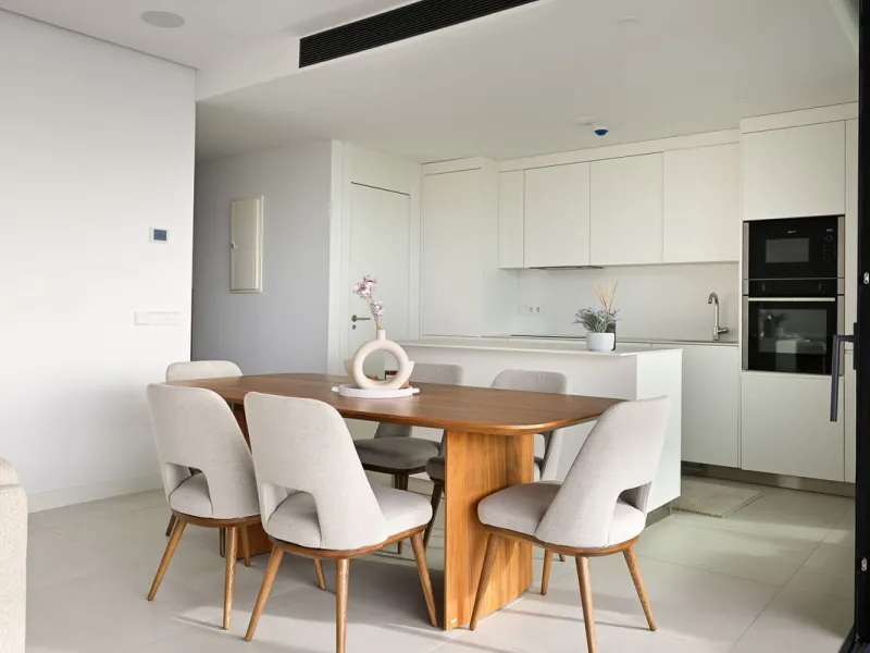 This modern apartment is situated in the sought-after area of El Higueron, Fuengirola, Malaga, offering a blend of comfort, style, and convenience. Boasting two spacious bedrooms and two bathrooms, including a luxurious en-suite, the property provides an 