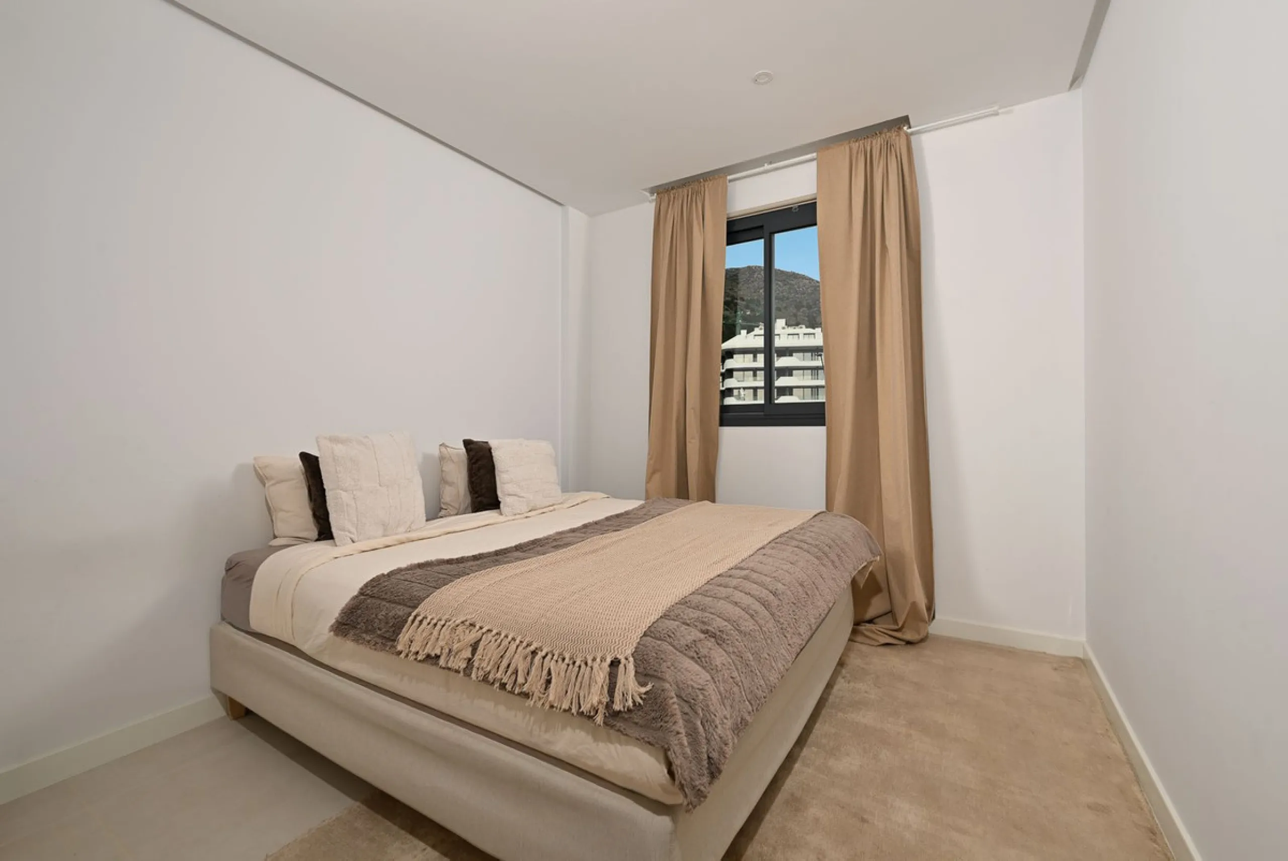 This modern apartment is situated in the sought-after area of El Higueron, Fuengirola, Malaga, offering a blend of comfort, style, and convenience. Boasting two spacious bedrooms and two bathrooms, including a luxurious en-suite, the property provides an 