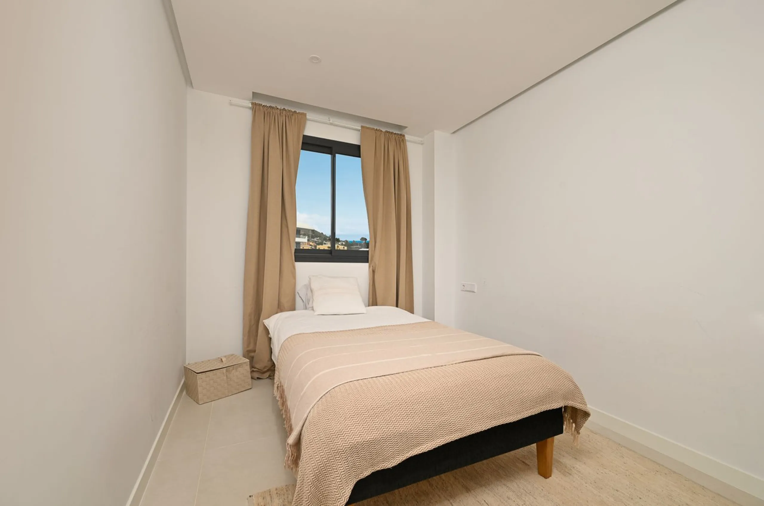 This modern apartment is situated in the sought-after area of El Higueron, Fuengirola, Malaga, offering a blend of comfort, style, and convenience. Boasting two spacious bedrooms and two bathrooms, including a luxurious en-suite, the property provides an 