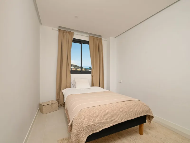 This modern apartment is situated in the sought-after area of El Higueron, Fuengirola, Malaga, offering a blend of comfort, style, and convenience. Boasting two spacious bedrooms and two bathrooms, including a luxurious en-suite, the property provides an 