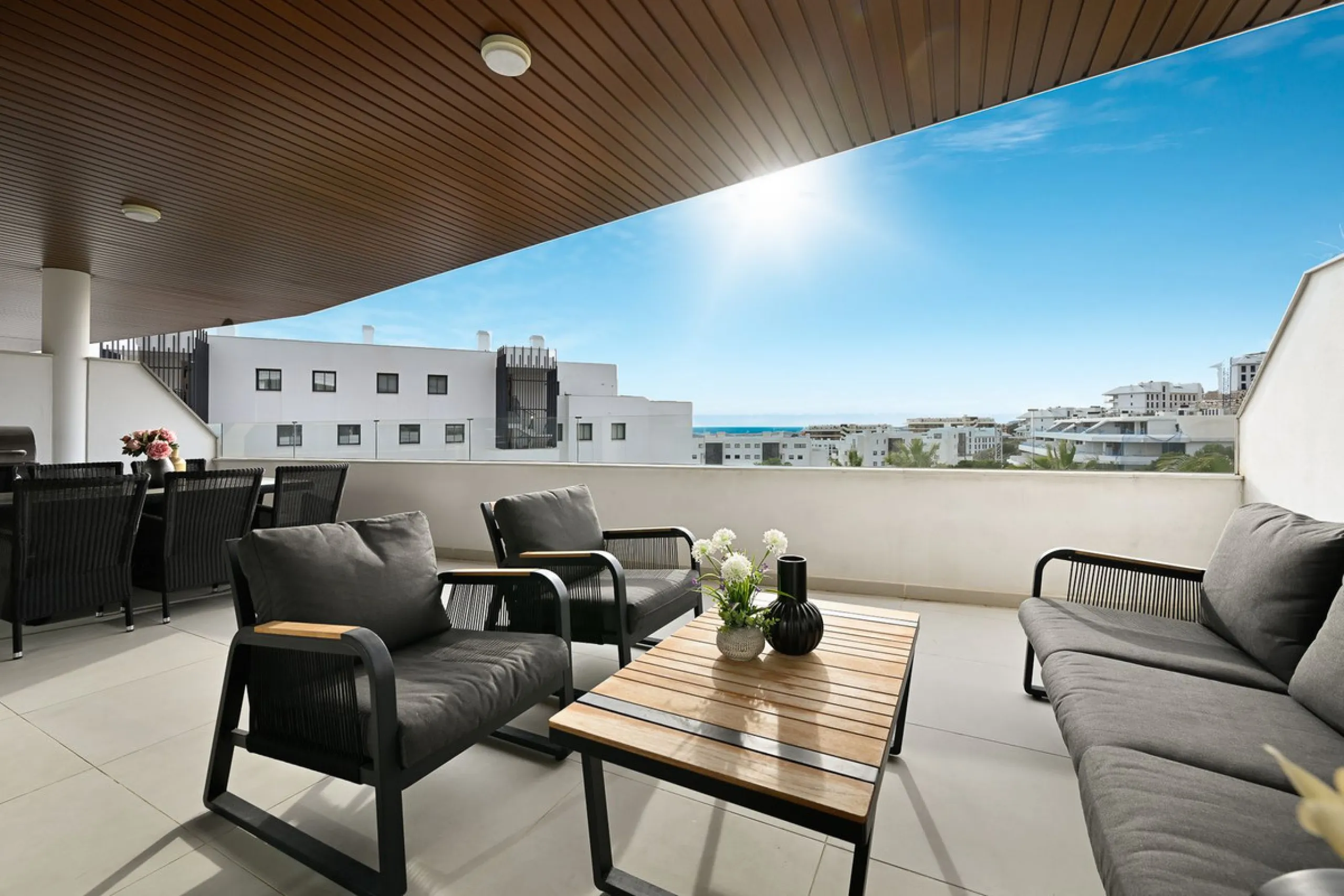 This modern apartment is situated in the sought-after area of El Higueron, Fuengirola, Malaga, offering a blend of comfort, style, and convenience. Boasting two spacious bedrooms and two bathrooms, including a luxurious en-suite, the property provides an 