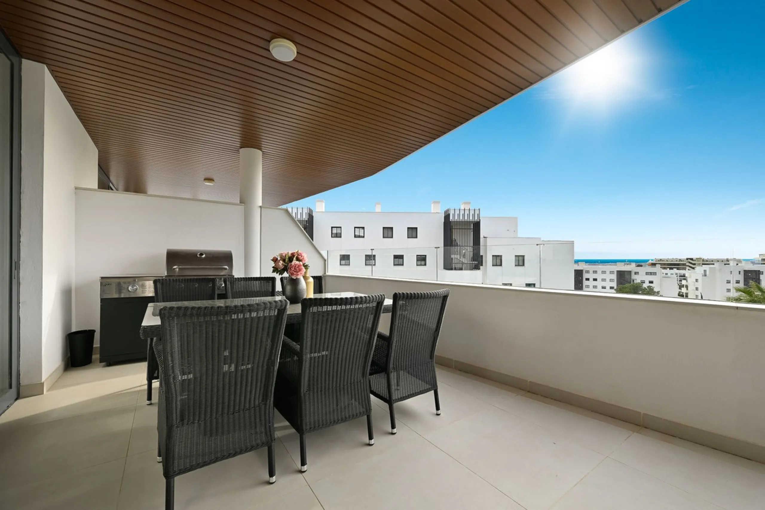 This modern apartment is situated in the sought-after area of El Higueron, Fuengirola, Malaga, offering a blend of comfort, style, and convenience. Boasting two spacious bedrooms and two bathrooms, including a luxurious en-suite, the property provides an 