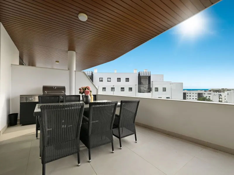 This modern apartment is situated in the sought-after area of El Higueron, Fuengirola, Malaga, offering a blend of comfort, style, and convenience. Boasting two spacious bedrooms and two bathrooms, including a luxurious en-suite, the property provides an 