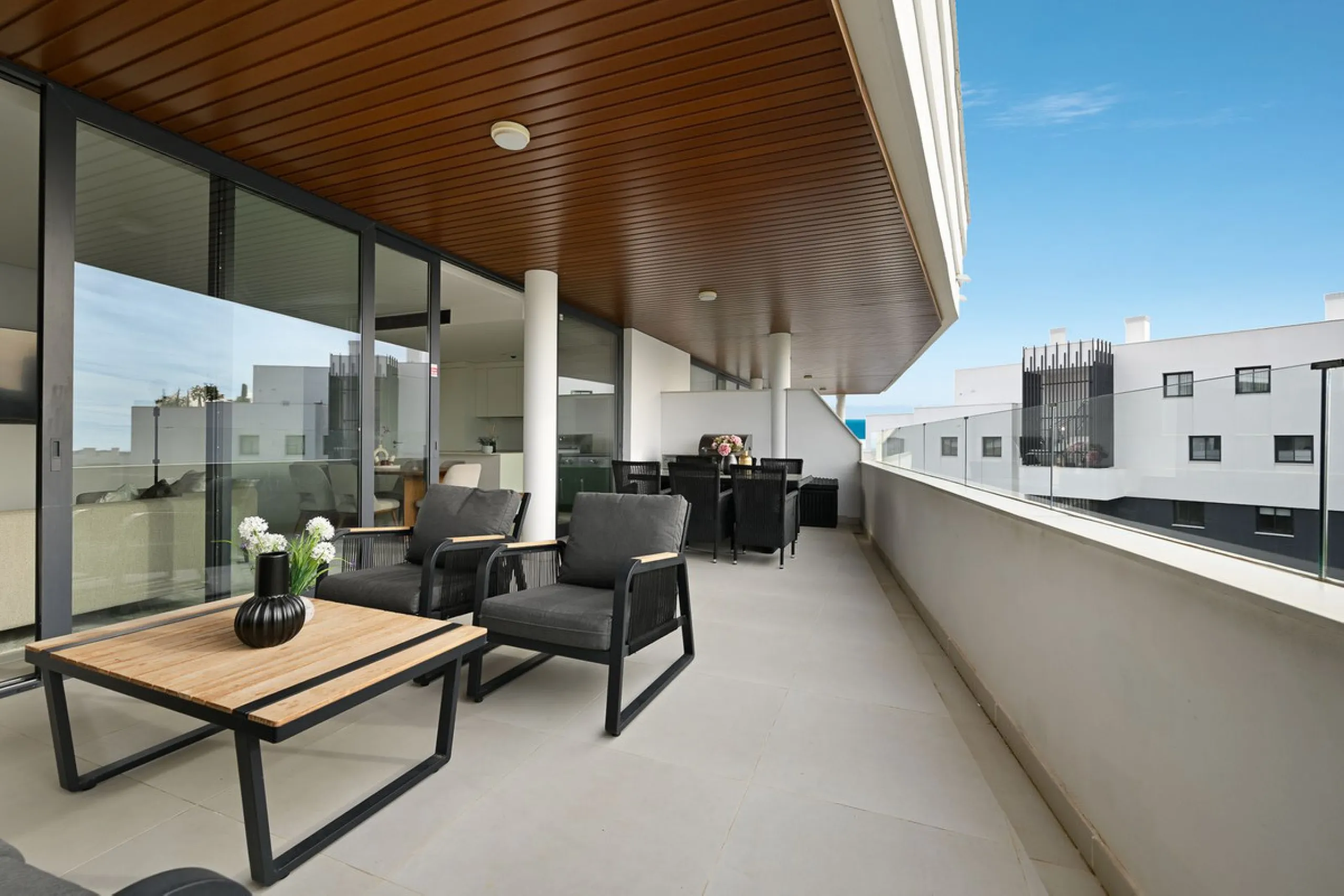 This modern apartment is situated in the sought-after area of El Higueron, Fuengirola, Malaga, offering a blend of comfort, style, and convenience. Boasting two spacious bedrooms and two bathrooms, including a luxurious en-suite, the property provides an 