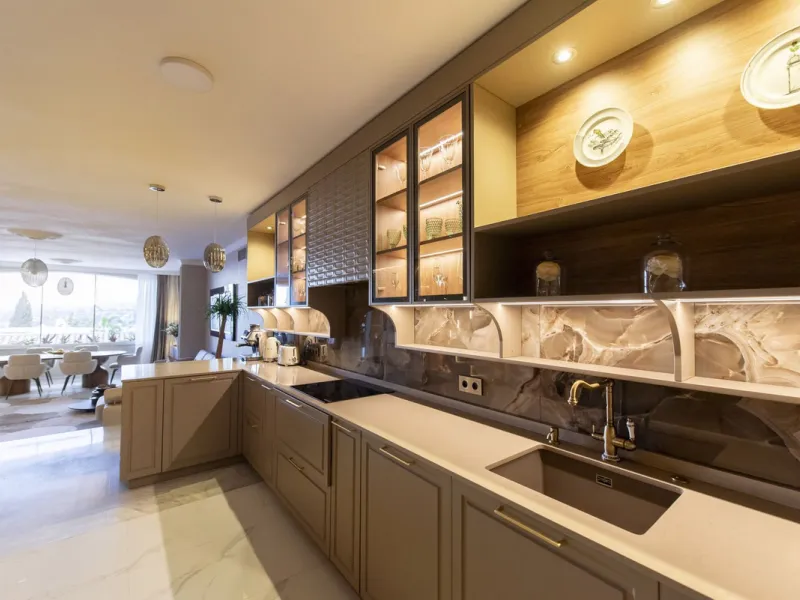 Discover this elegant, fully renovated west-facing townhouse, located in a quiet and well-maintained residential area in the heart of Aloha.