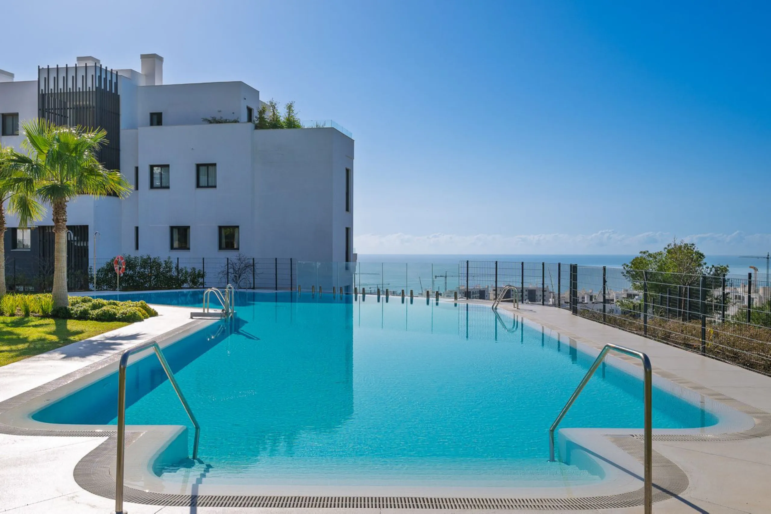 This modern apartment is situated in the sought-after area of El Higueron, Fuengirola, Malaga, offering a blend of comfort, style, and convenience. Boasting two spacious bedrooms and two bathrooms, including a luxurious en-suite, the property provides an 