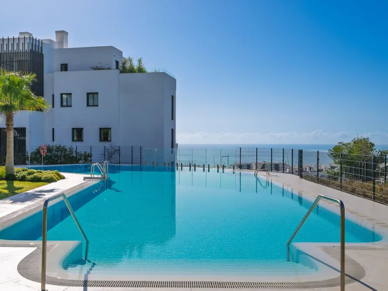 This modern apartment is situated in the sought-after area of El Higueron, Fuengirola, Malaga, offering a blend of comfort, style, and convenience. Boasting two spacious bedrooms and two bathrooms, including a luxurious en-suite, the property provides an 