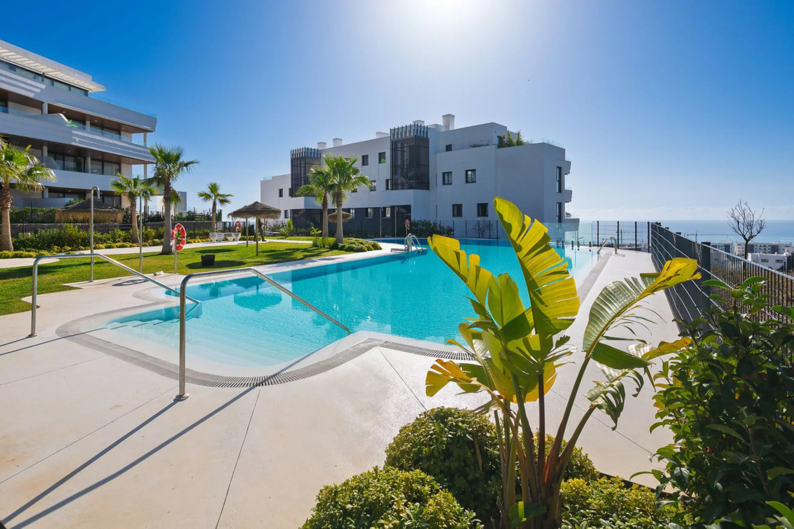This modern apartment is situated in the sought-after area of El Higueron, Fuengirola, Malaga, offering a blend of comfort, style, and convenience. Boasting two spacious bedrooms and two bathrooms, including a luxurious en-suite, the property provides an 