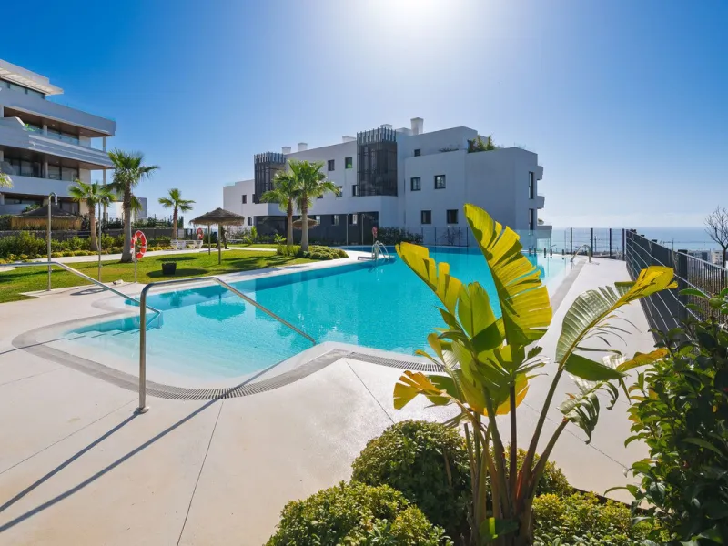 This modern apartment is situated in the sought-after area of El Higueron, Fuengirola, Malaga, offering a blend of comfort, style, and convenience. Boasting two spacious bedrooms and two bathrooms, including a luxurious en-suite, the property provides an 