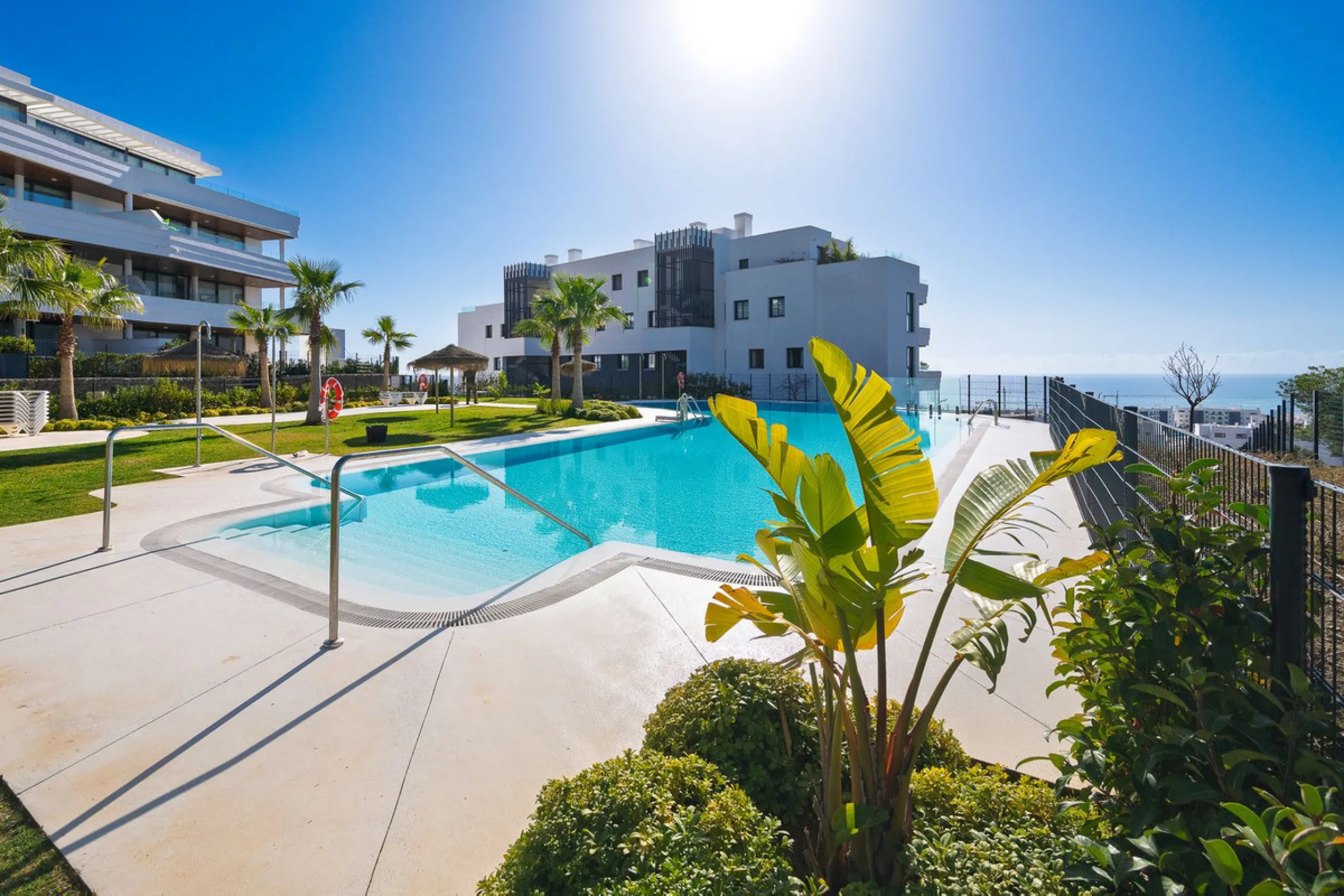 This modern apartment is situated in the sought-after area of El Higueron, Fuengirola, Malaga, offering a blend of comfort, style, and convenience. Boasting two spacious bedrooms and two bathrooms, including a luxurious en-suite, the property provides an 