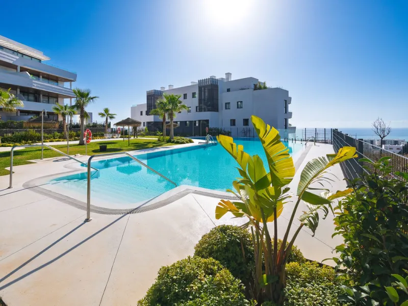 This modern apartment is situated in the sought-after area of El Higueron, Fuengirola, Malaga, offering a blend of comfort, style, and convenience. Boasting two spacious bedrooms and two bathrooms, including a luxurious en-suite, the property provides an 